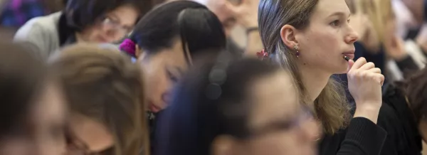 Étudier après avoir fui son pays : L’accès aux hautes écoles pour les personnes réfugiées en Suisse